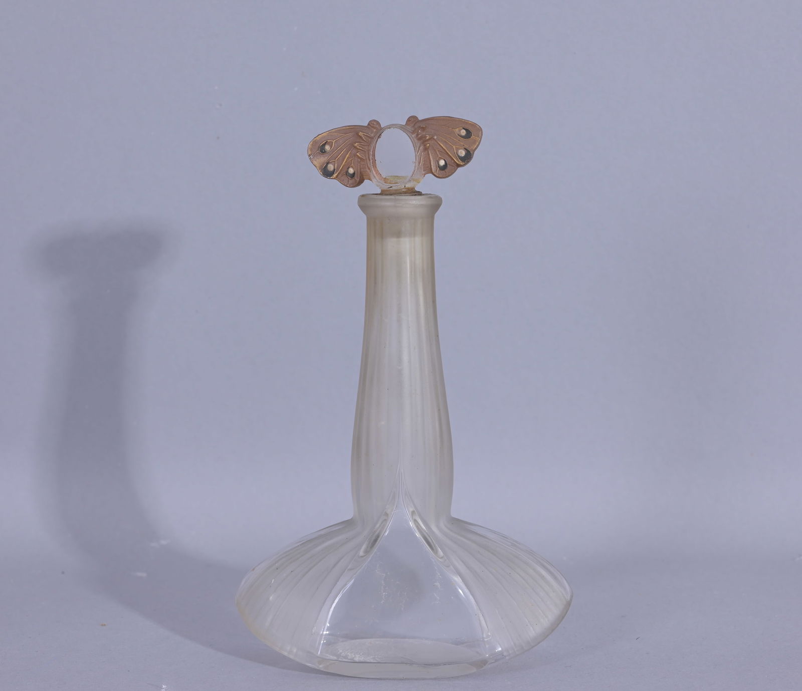 Depinoix Perfume Bottle by Julien Viard: Depinoix Perfume Bottle by Julien Viard for Dubarry with Butterfly Stopper c.1918 (Lefkowitz) (Julien Viard - 1010) Provenance: single owner lifetime collection from Jacksonville, FL - Entire collecti