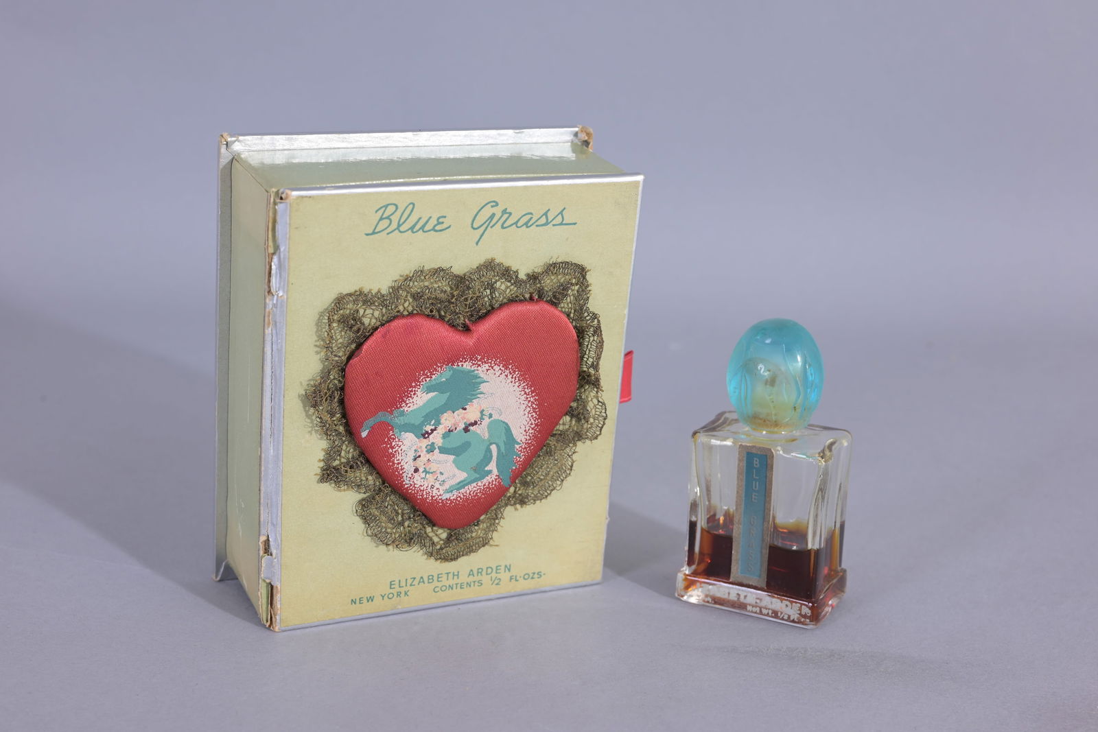 Elizabeth Arden Blue Grass Perfume Bottle (1 of 6)