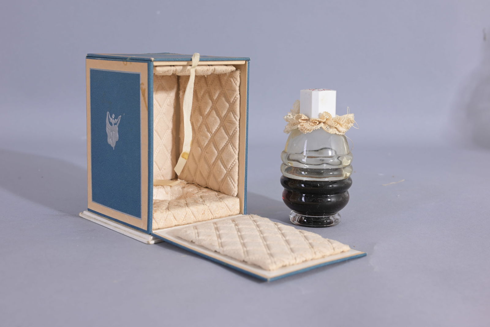 1930 Caron French Cancan Perfume Bottle (1 of 4)