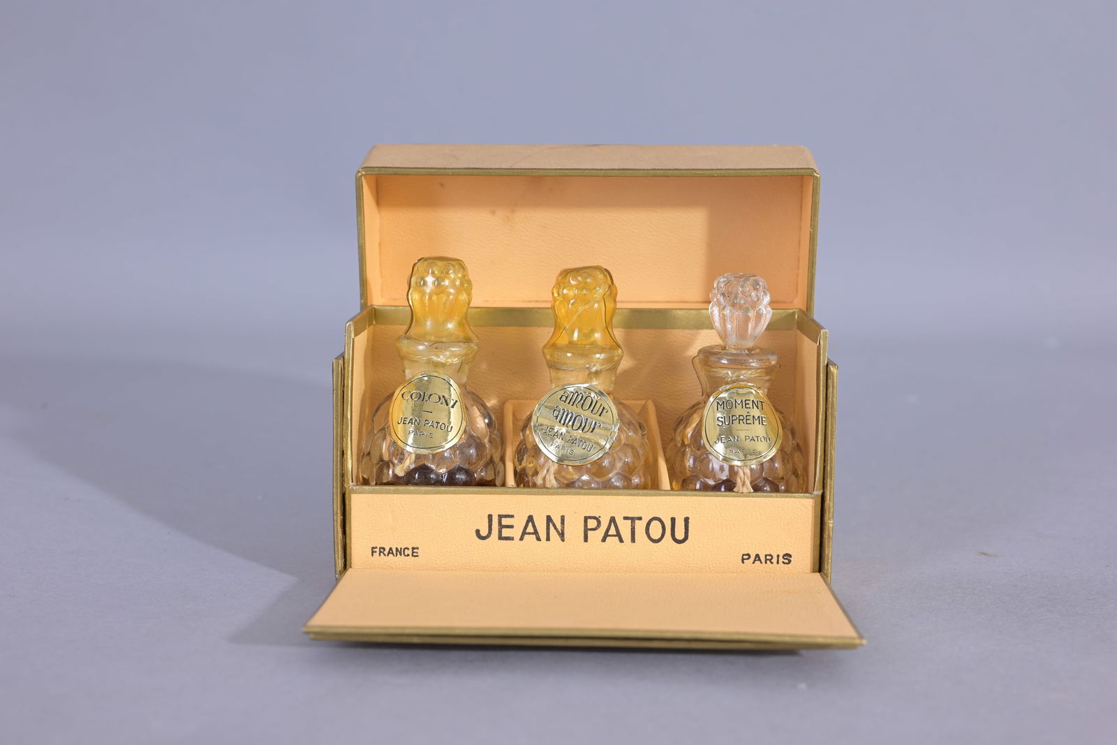 Jean Patou - Perfume Tester Bottles: Jean Patou- Extraits, 3 perfume bottles. 'Colony' - 'Amour Amour' - 'Moment Supreme' in original box. (Jean Patou - 4) Provenance: single owner lifetime collection from Jacksonville, FL - Entire colle