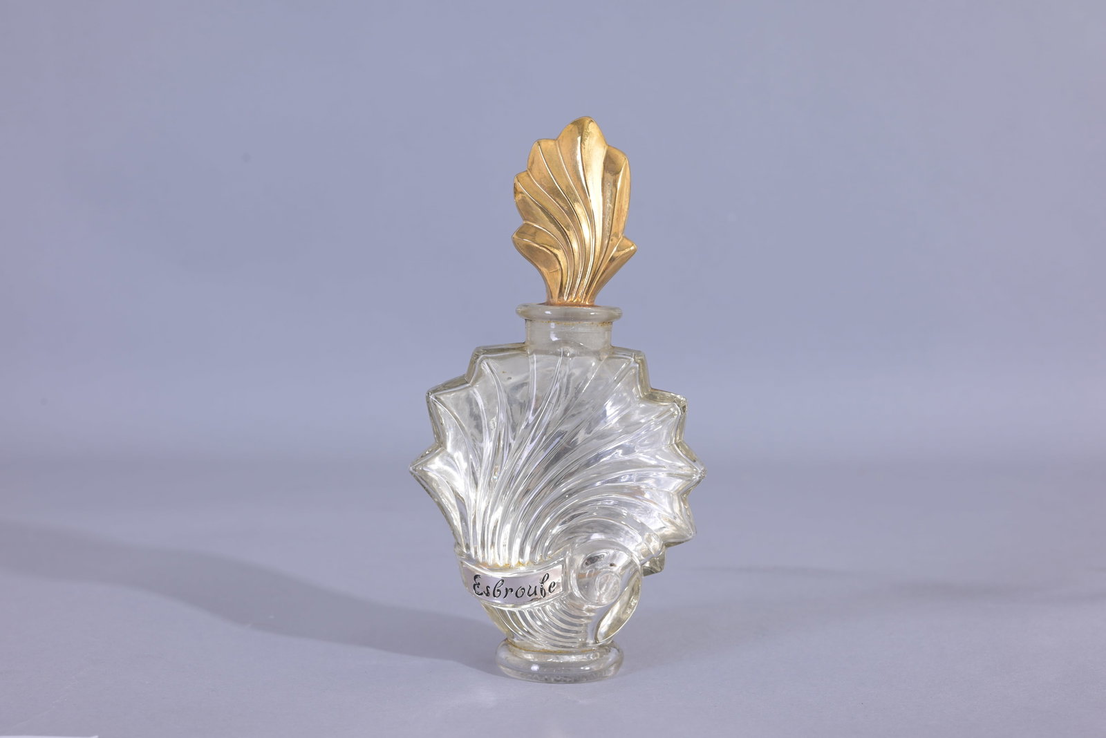 c1940 "Esbroufe" (Swank) perfume bottle: Grenoville, Esbroufe circa 1940. Glass flacon, glass and gold back and plum stopper, gold. (Misc - 1235) Provenance: single owner lifetime collection from Jacksonville, FL - Entire collection has been