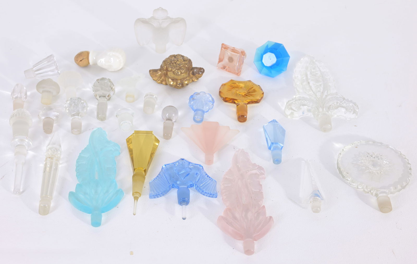 Lot of Approx (30) Assorted Perfume Articles (1 of 7)