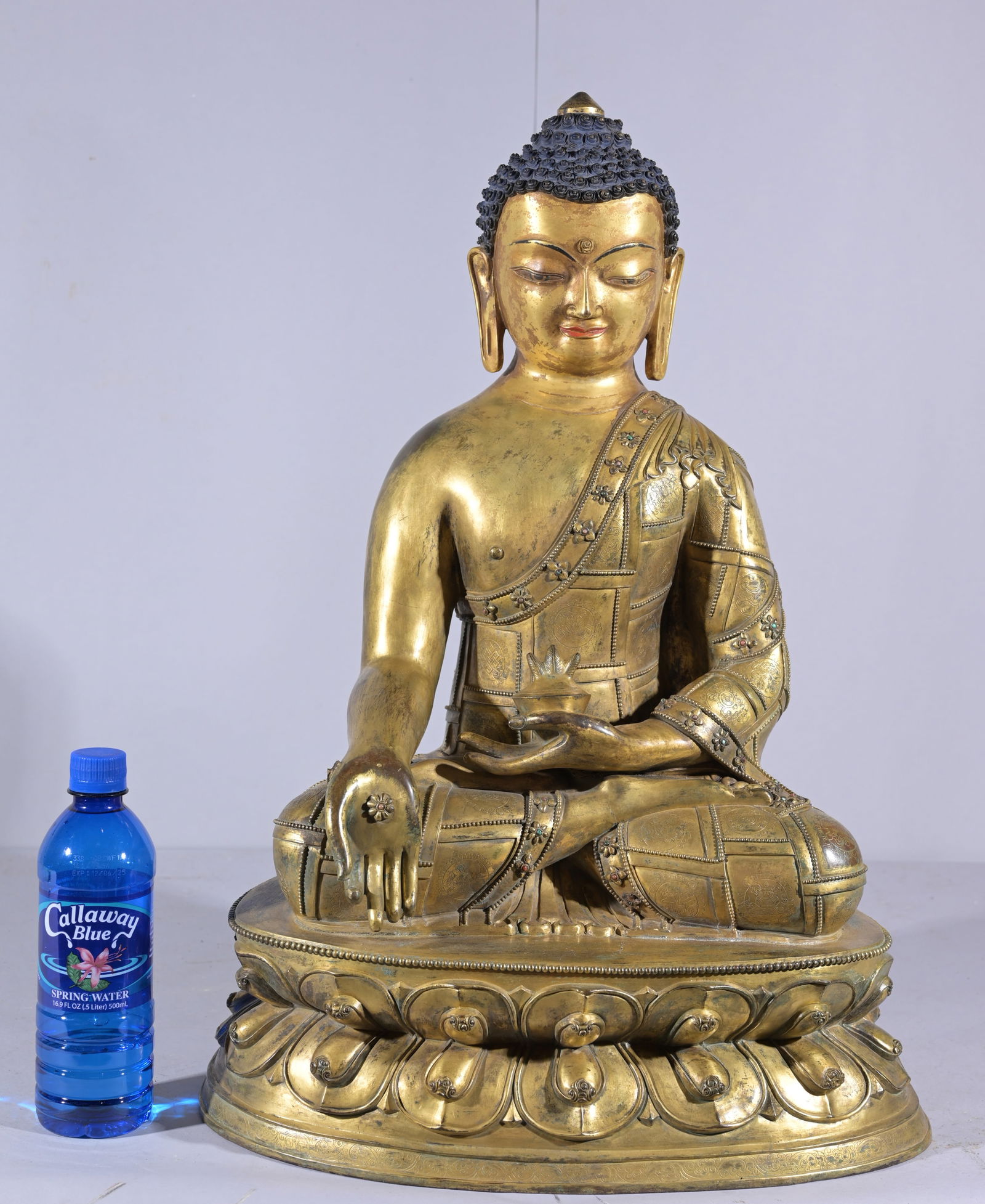 Seated Gilt Bronze Buddha Shakyamuni Figure (1 of 11)
