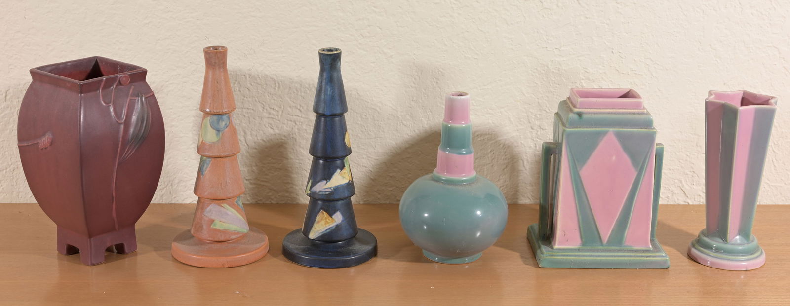 (6) Assorted Roseville Pottery Vessels (1 of 15)