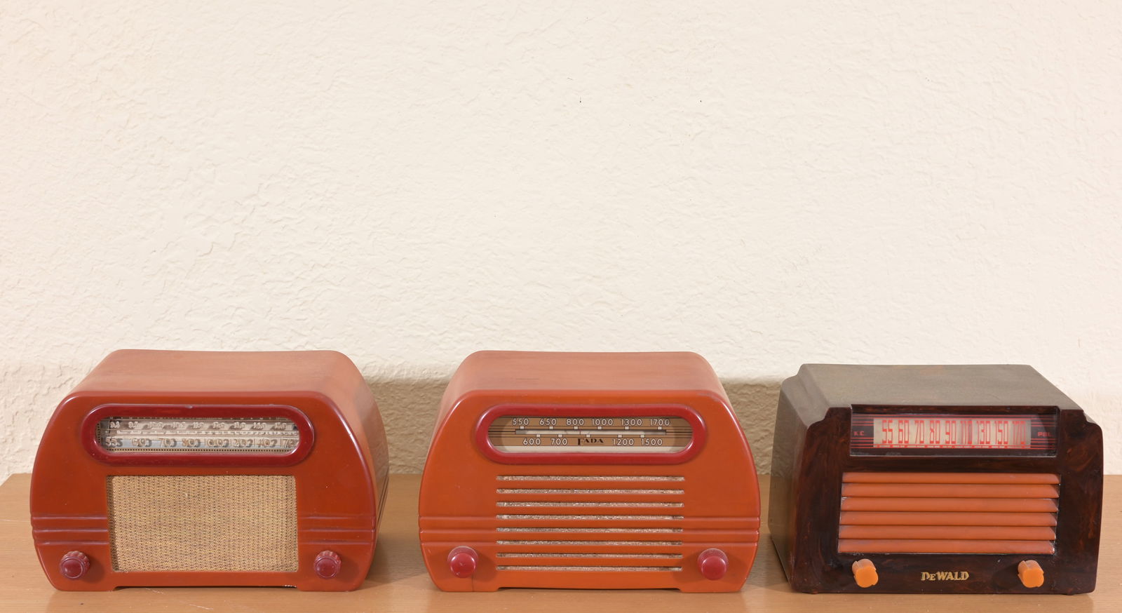 (3) Mid Century Bakelite Radios (1 of 10)