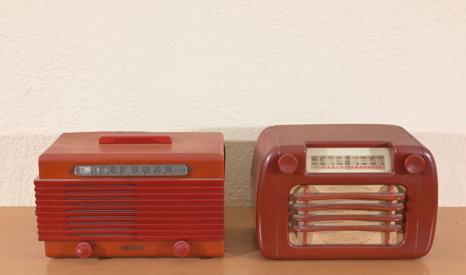 (2) Mid Century Bakelite Radios (1 of 4)