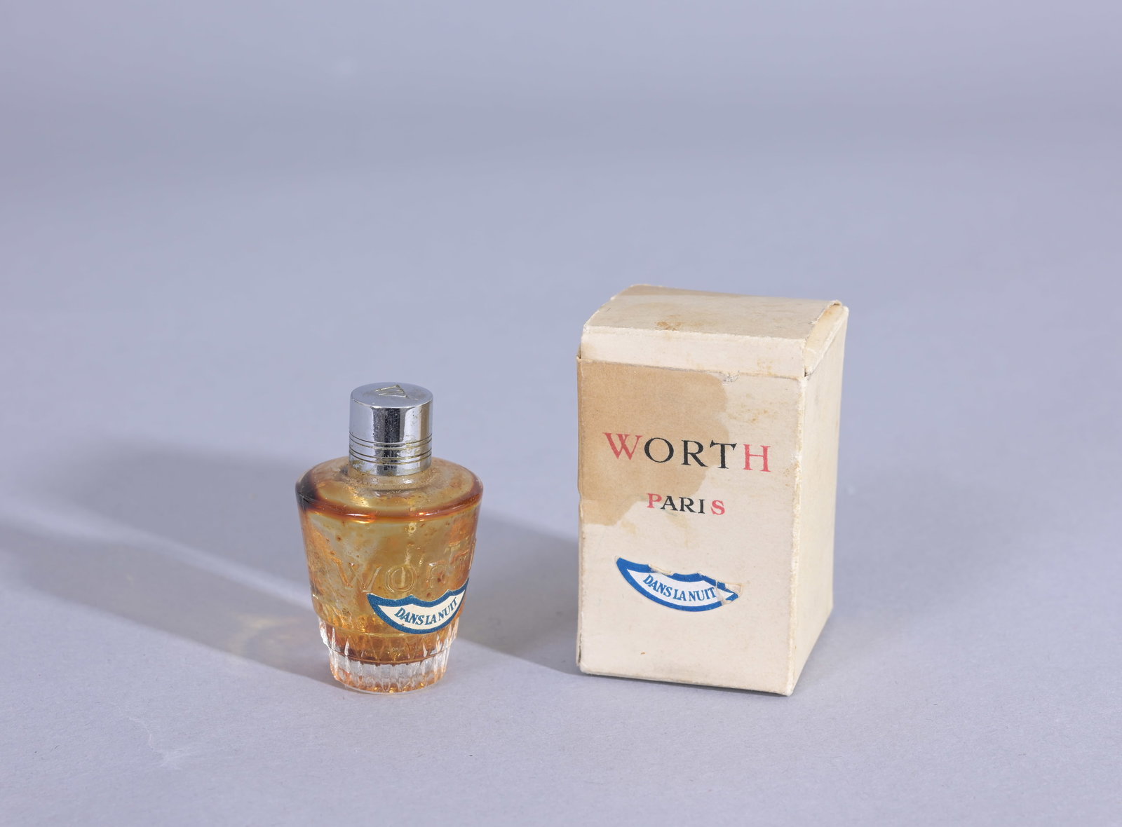 Worth - Dans La Nuit Perfume Bottle w/ Box: Worth - Dans La Nuit Perfume Bottle w/ Original Box ('Lalique' - 87)