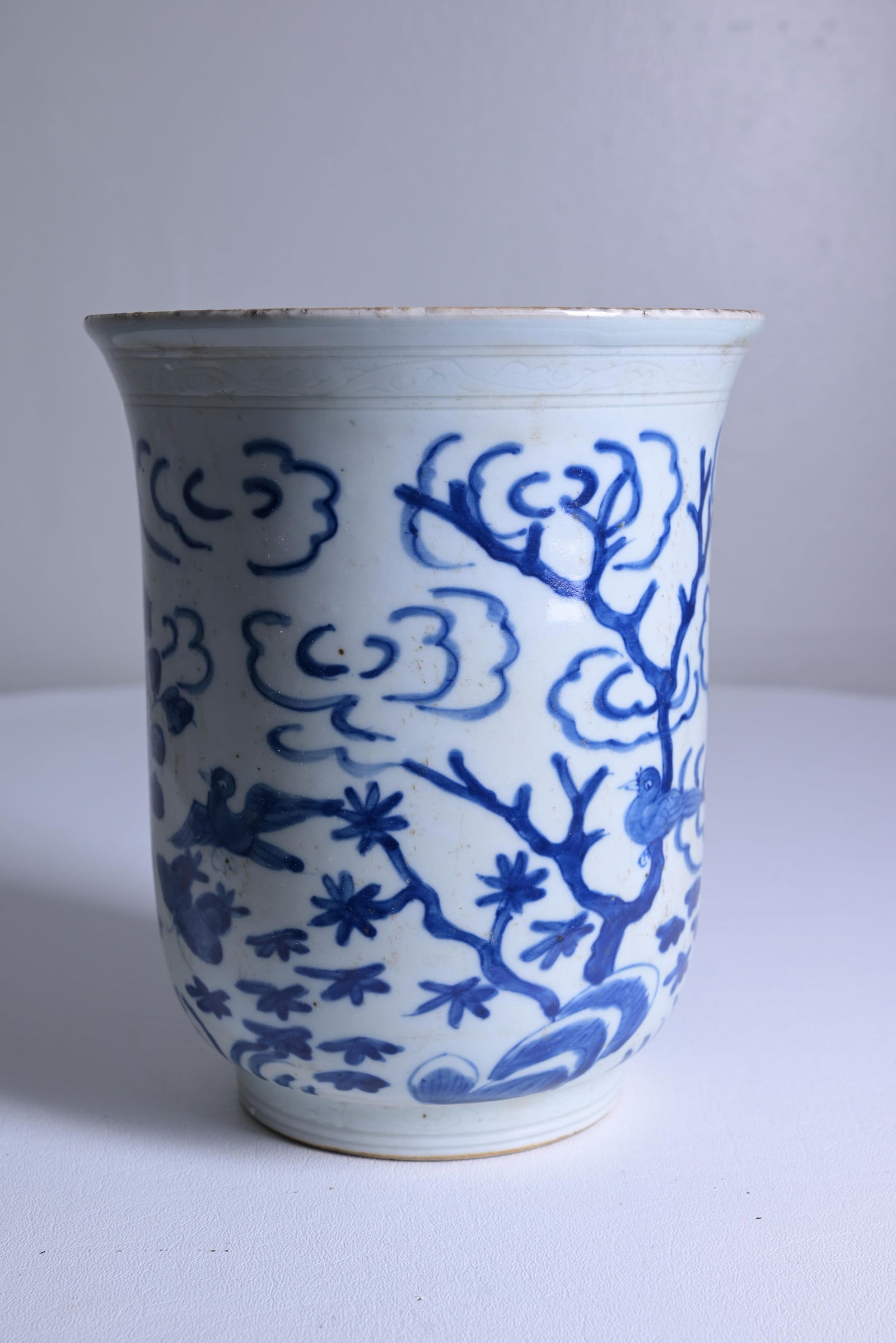 Large Chinese blue and white cup (1 of 7)