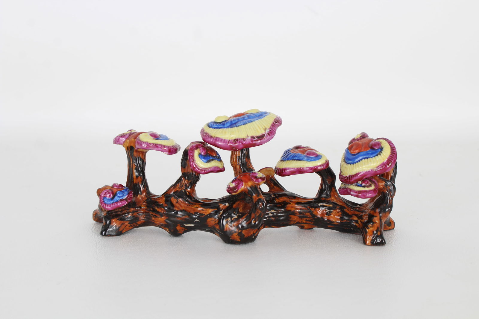 Chinese Famille Rose 'Lingzhi Fung' Brush Rest (1 of 5)