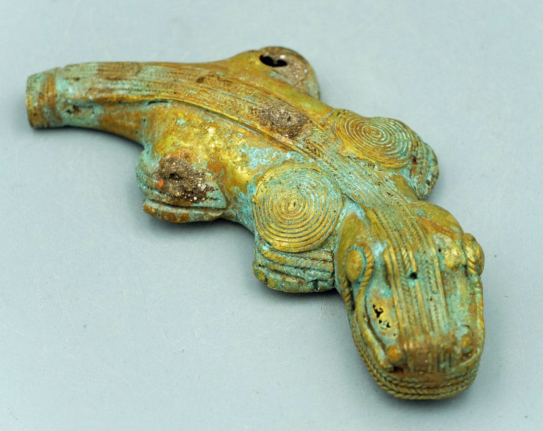 Tairona alligator idol - Colombia: A nicely detailed Tairona alligator idol from Colombia, ca. 1000 - 1500 AD. This ornately decorated piece is 5 in. long, made from tumbaga and shows extensive mineral deposits. (TR250)
