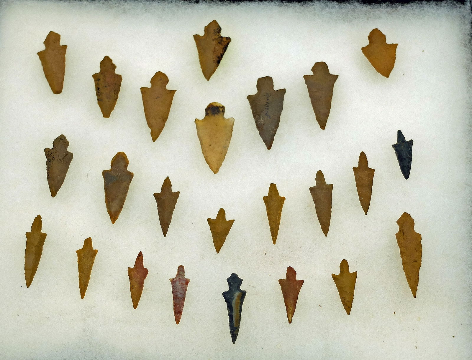 collection of Native American Mississippian arrows (1 of 1)