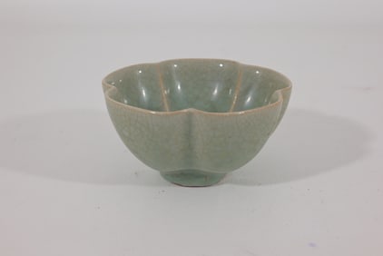 Chinese Ming Longqaun petal-rim cup