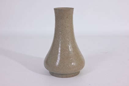 Chinese Song small Guan type Longquan vase