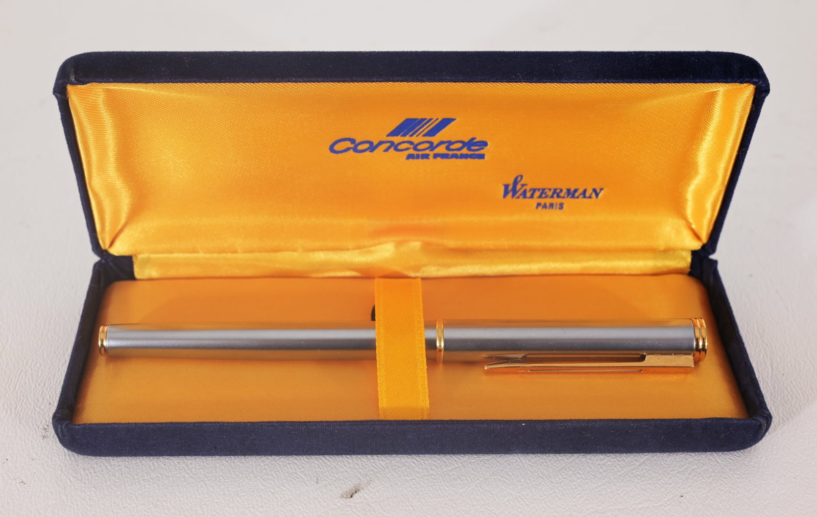 Concorde Air France Waterman Fountain Pen: Concorde Air France Waterman Fountain Pen. Having 18k gold nib. Having pack of spare waterman black ink cartridges. Case Dimensions: 6.25 x 2.5 x 1 in.