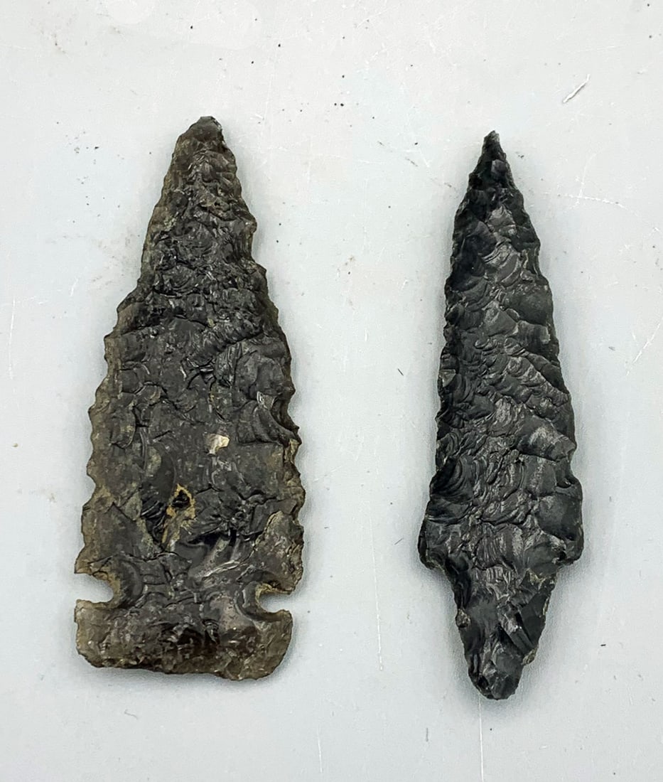 pair of authentic black obsidian arrow heads (1 of 2)