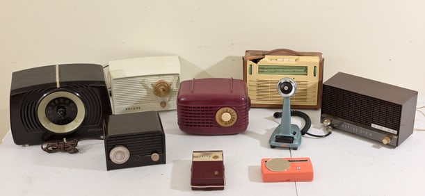 (9) Vintage Mid Century Radios