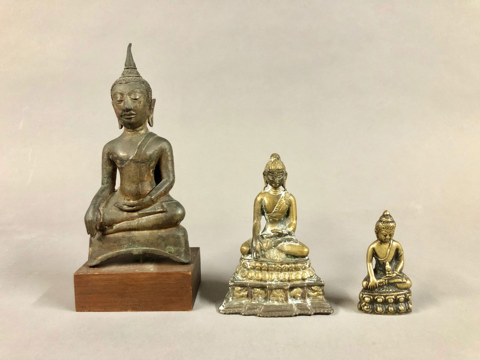 (3) Asian Brass Figures of Seated Buddha Statues: (3) Asian Brass Figures of Seated Buddha Statues. Tallest Height: 7.25 in.