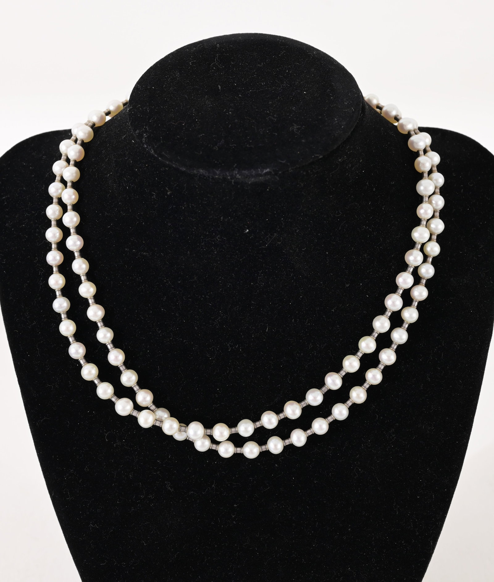 Tiffany & Co 'HardWear' Pearl Necklace: Tiffany & Co Sterling 'HardWear' Pearl Necklace. With sterling silver clasp. Stamped on clasp. Comes with original presentation case. Total Length: 31 in.