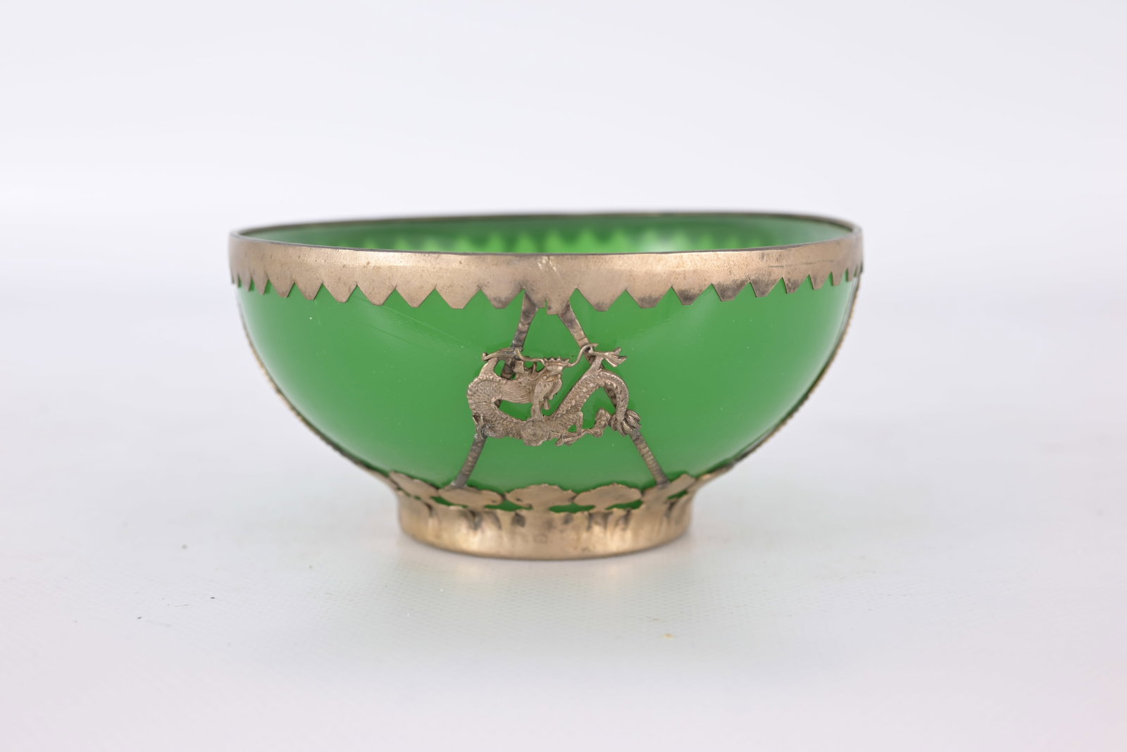 Vintage Chinese Peking Glass Bowl with Metal Mount: Vintage Chinese Peking Glass Bowl with Metal Mounts Diameter: 4.5 in.
