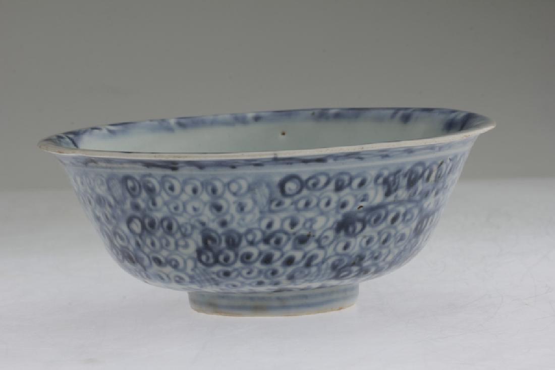 A nice Chinese Ming Dynasty Blue and White Bowl: DESCRIPTION: A nice Chinese Ming dynasty blue and white porcelain bowl decorated with flowers. Domestic shipping with full insurance and packing service cost: $39.00. MEASUREMENT: H: 5.8 cm; W: 15.1 c