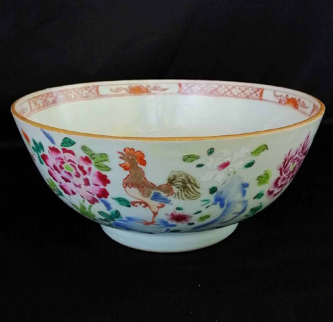 A CHINESE 18th C. EXPORT PORCELAIN BOWL (1 of 5)