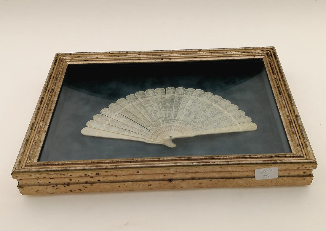 A SUPERB CHINESE QING DYNASTY CARVED FAN (1 of 5)