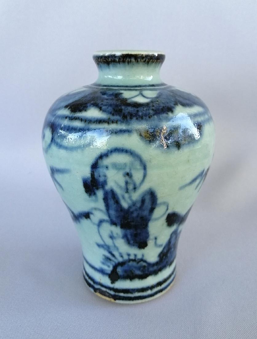 CHINESE YUAN DYNASTY BLUE AND WHITE VASE: A Chinese Yuan- Ming dynasty blue and white vase decorated with floral scenes Measures: H: 13.5 cm; D: 9.5 cm. Circa: Yuan dynasty or pre-1800. Condition: Typical wear commensurate to age. Domestic sh
