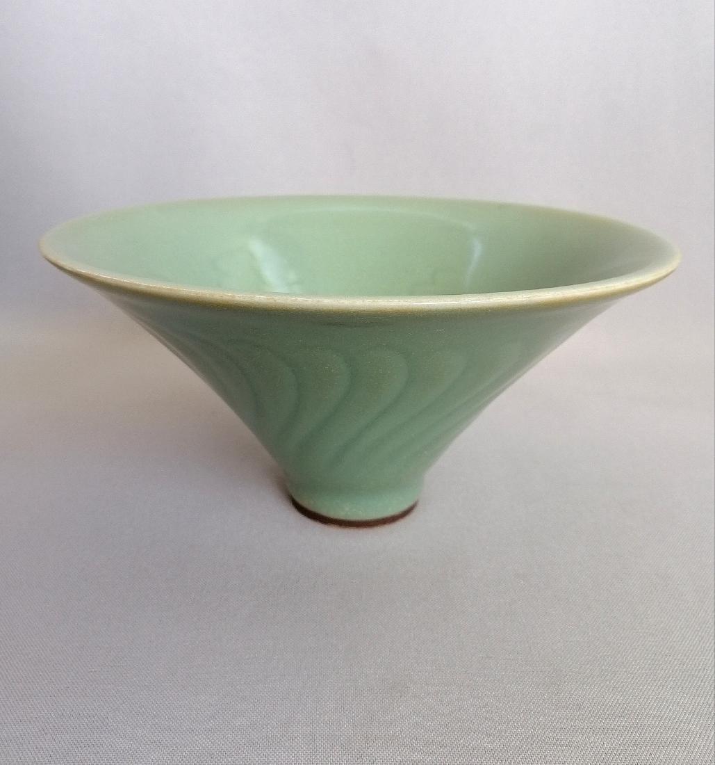 CHINESE SONG DYNASTY CEADON LONG QUAN DOU LI BOWL: A Chinese Song dynasty celadon long quan dou li bowl decorated with incised floral pattern. Measures: H: 9 cm; D: 18.2 cm. Circa: Song dynasty. Condition: Typical wear commensurate to age. Domestic sh