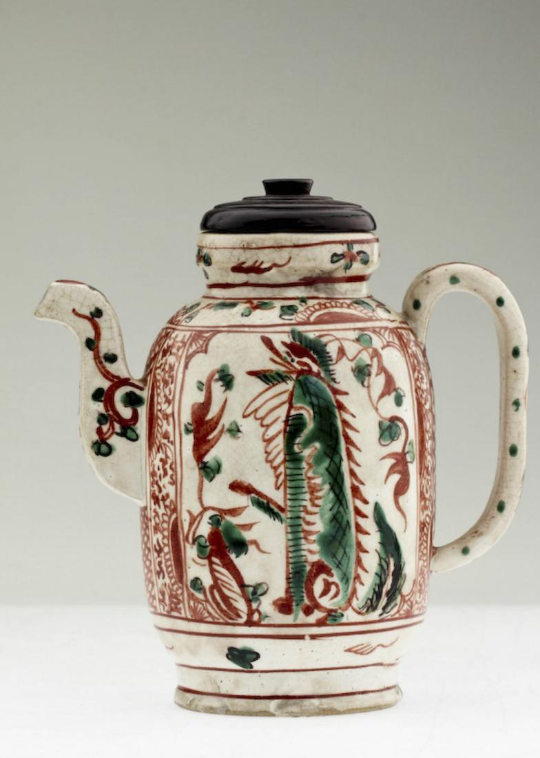 A Superb Ming Dynasty Wucai Teapot with Lid (1 of 10)