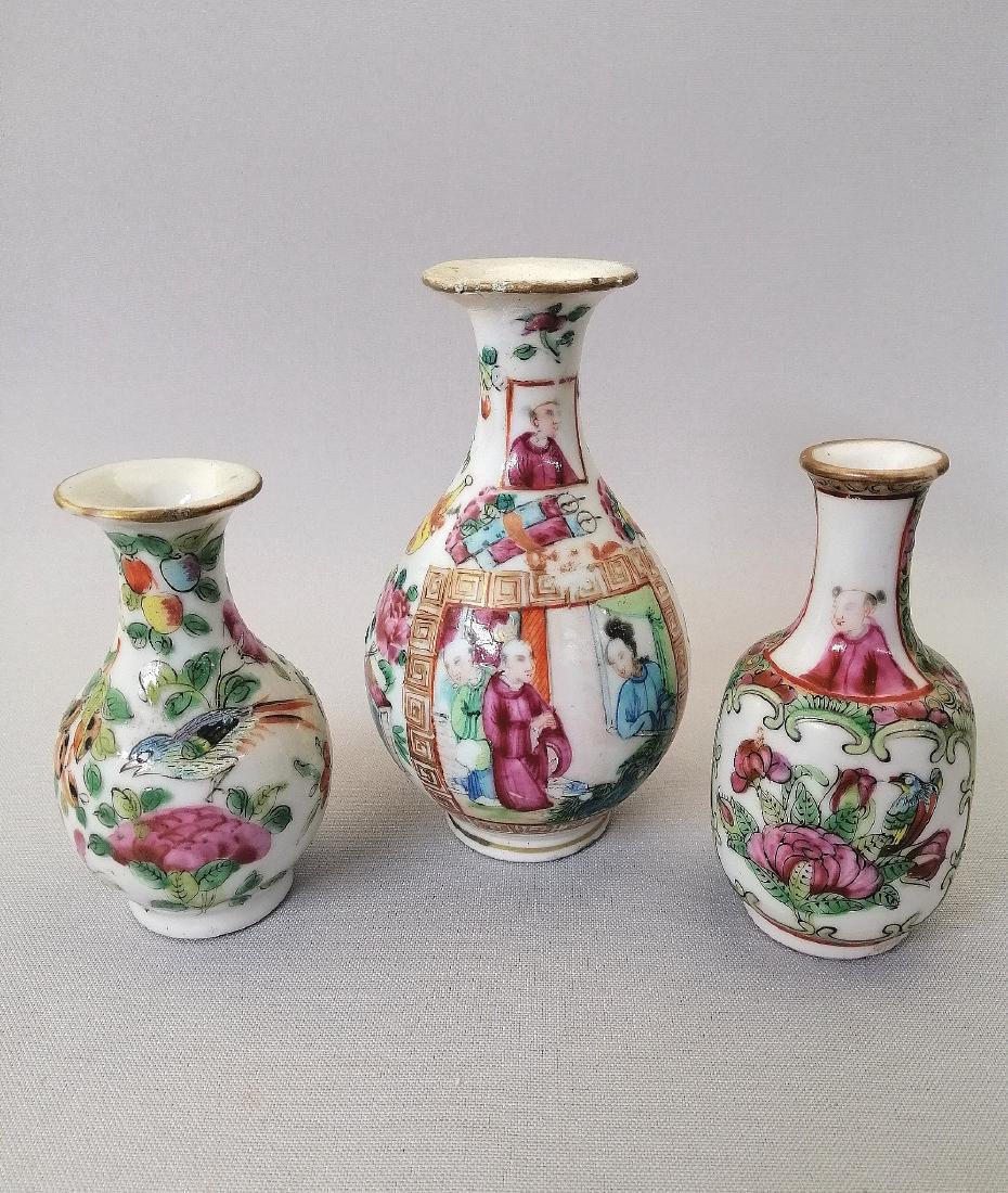 THREE QING DYNASTY CHINESE ROSE MEDALLION VASES. (1 of 10)