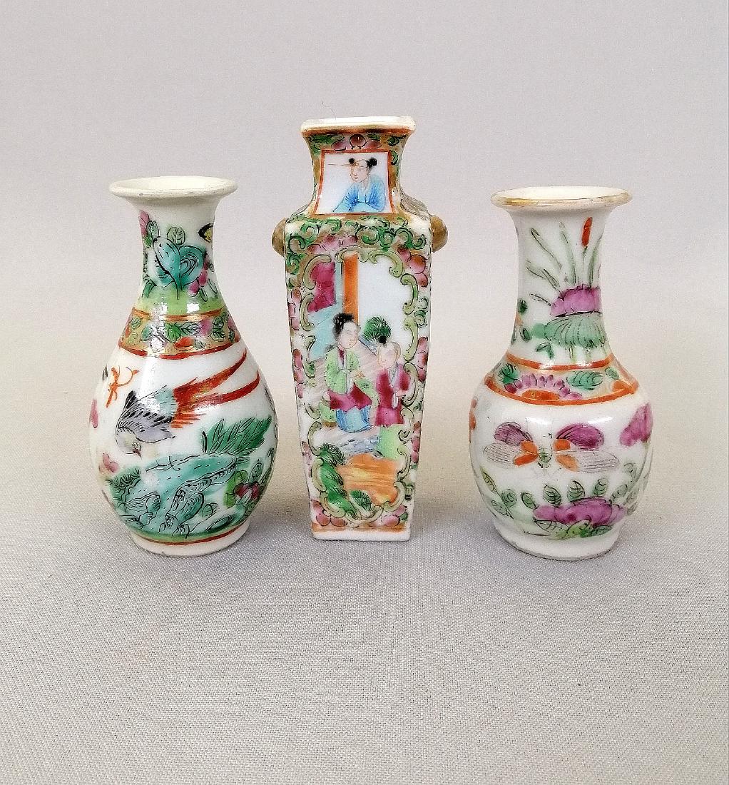 THREE CHINESE QING DYNASTY ROSE MEDALLION VASES (1 of 12)