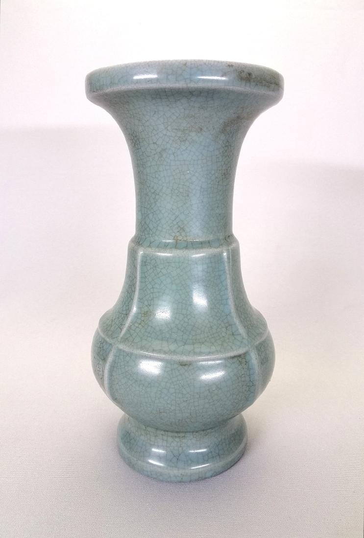 A superb Chinese Ru kiln crackled glaze vase (1 of 12)