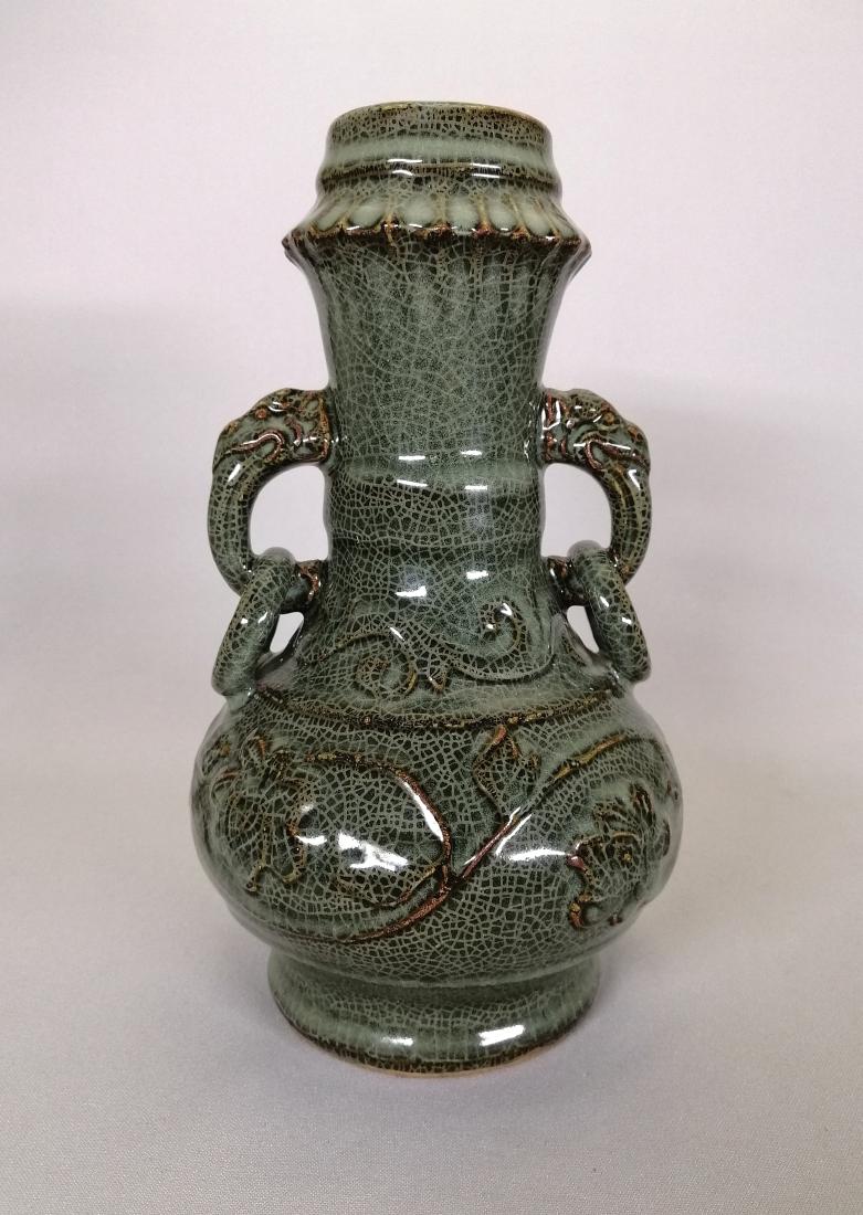 A Chinese greenish Xi Ko kiln crackle glaze vase (1 of 12)