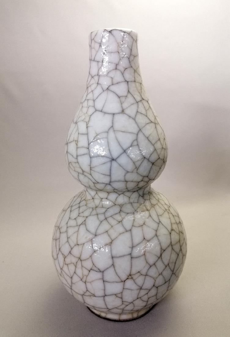 A Chinese Ge crackle glaze bottle gourd vase (1 of 8)