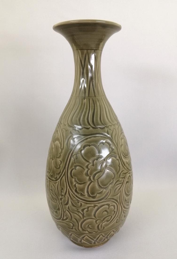 A large Chinese greenish Yao Zhou kiln vase (1 of 6)