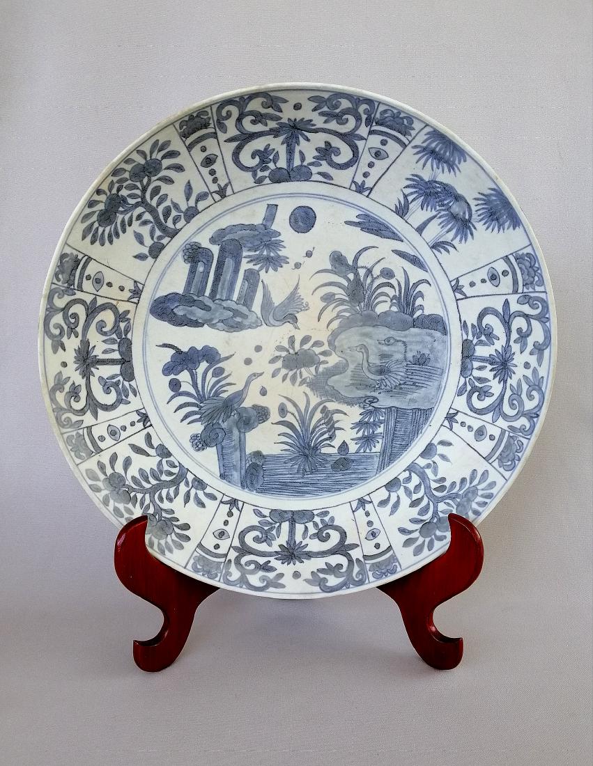 Huge Chinese Ming dynasty blue and white plate (1 of 5)
