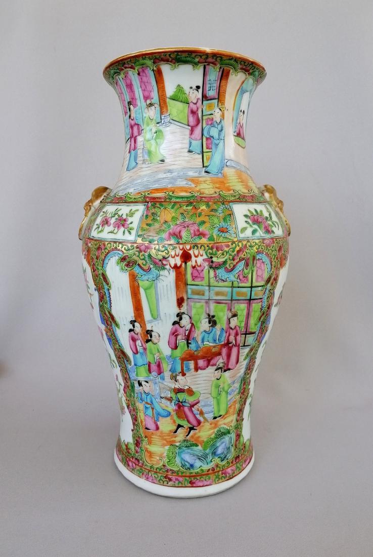 LARGE CHINESE QING DYNASTY ROSE MEDALLION VASE (1 of 16)