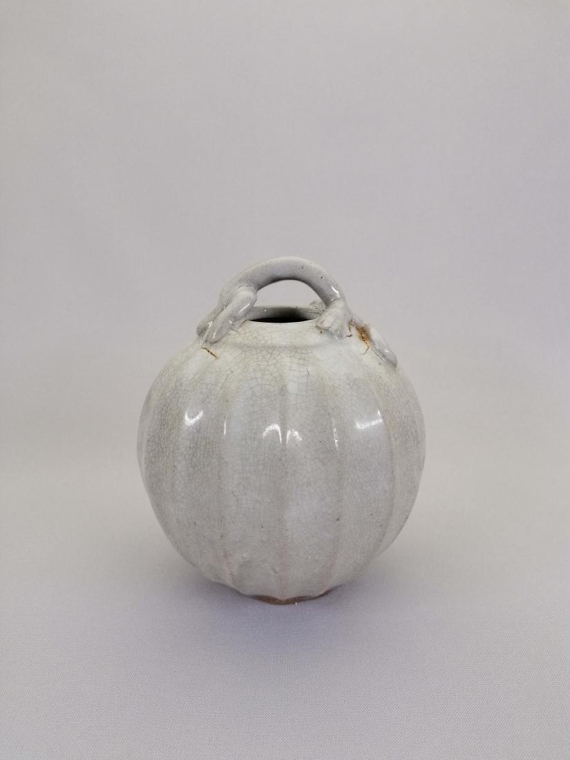 A superb Chinese Song dynasty white glaze pot wit. (1 of 8)