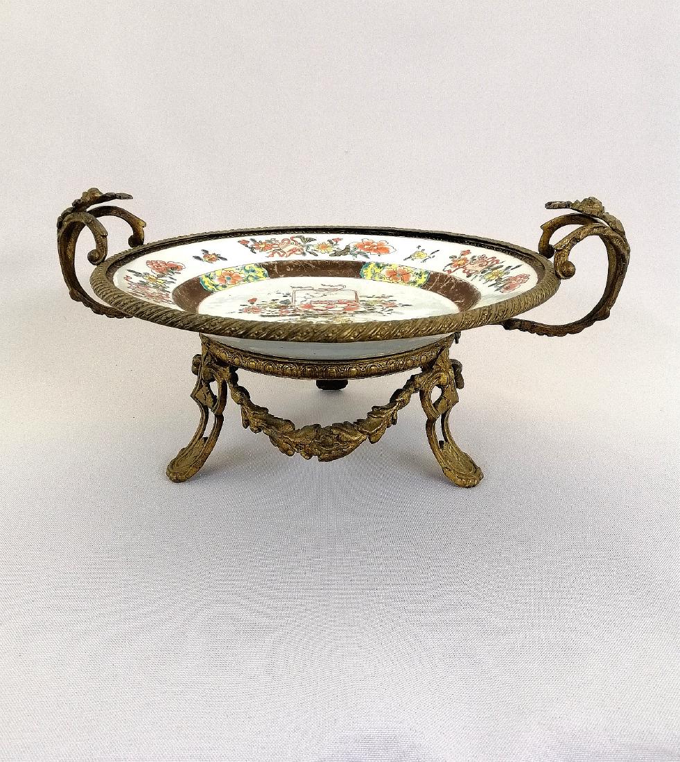 A Chinese export rose medallion plate in metal mot (1 of 9)