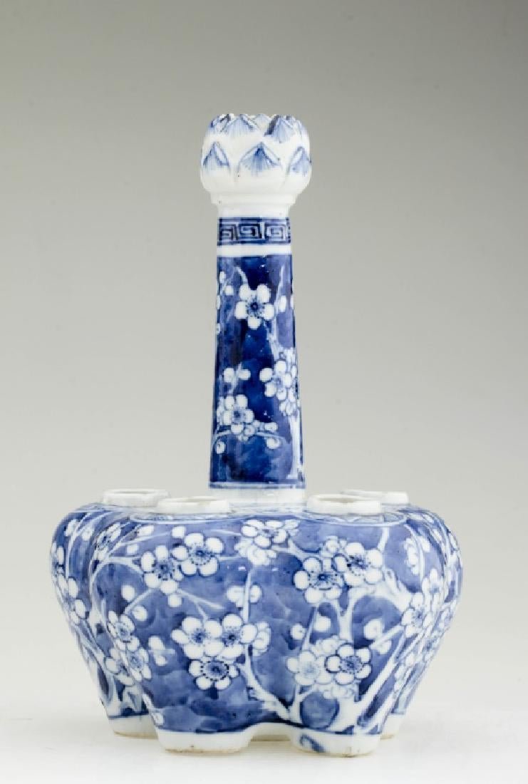 An Elegant Chinese Blue & White Five- Hole Vase (1 of 8)