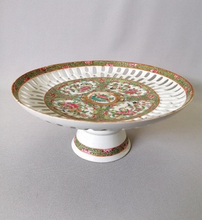 CHINESE QING ROSE MEDALLION HIGH- STEM FRUIT DISH (1 of 12)