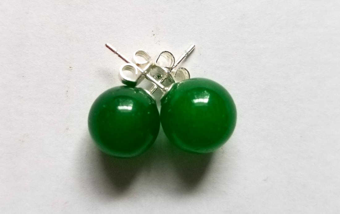 NATURAL 10MM GREEN JADE STERLING SILVER STUD EARRINGS (1 of 1)