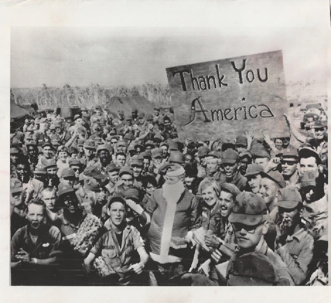 1965 US infantry division: 1965 Press Photo US infantry division celebrates at Christmas party in Bien Hoa
