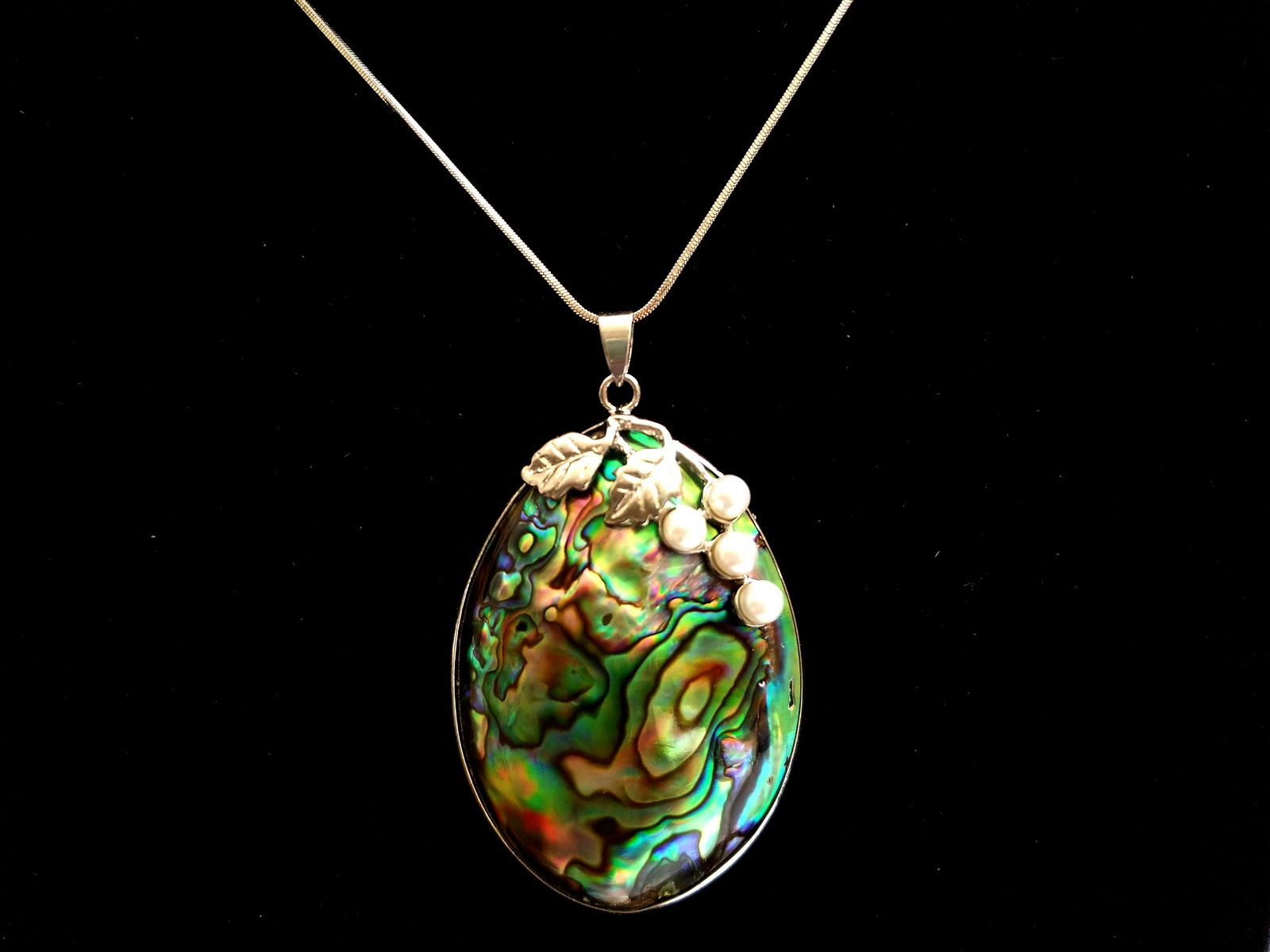 Carved Cameo Shell Gemstone Silver Plated Pendant Bride (1 of 2)