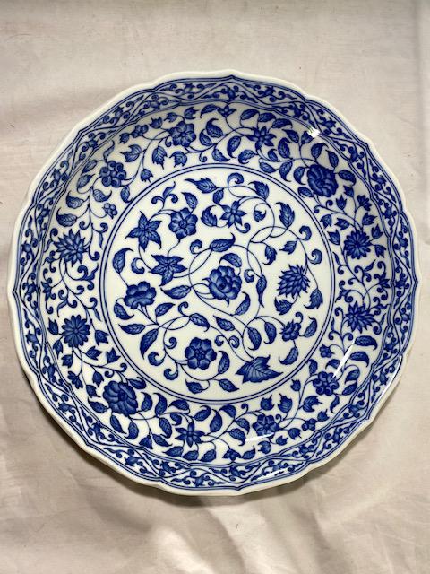 Antique Large Japanese appetizer tray: Large shallow bowl made in Japan antique diameter: 14.5 porceleinx2.75 tall (hand painted?)