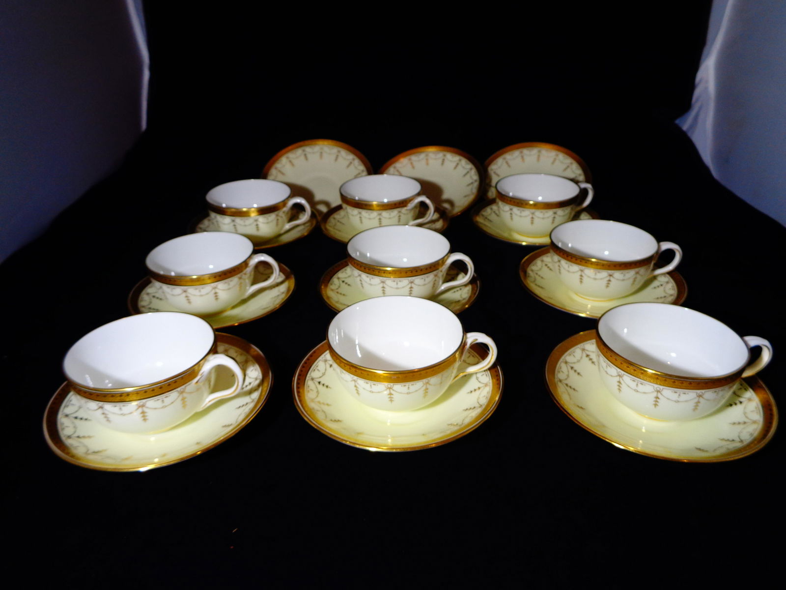 Couldon/Higgins & Seiter LTD tea set vintage: #H6146 12 saucers (5.75) 9 tea cups (3.5 inch)