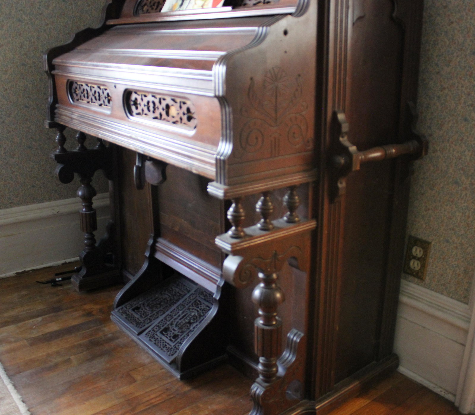 Antique wooden pump organ: Made in Brattleborough, Vermont est. 1850 pump organ United Kingdom hand carved ornate dark wood Hangelus(?) U.P Carpenter Co. John Merdoch 50" tall x 43.5" wide x 23"depth
