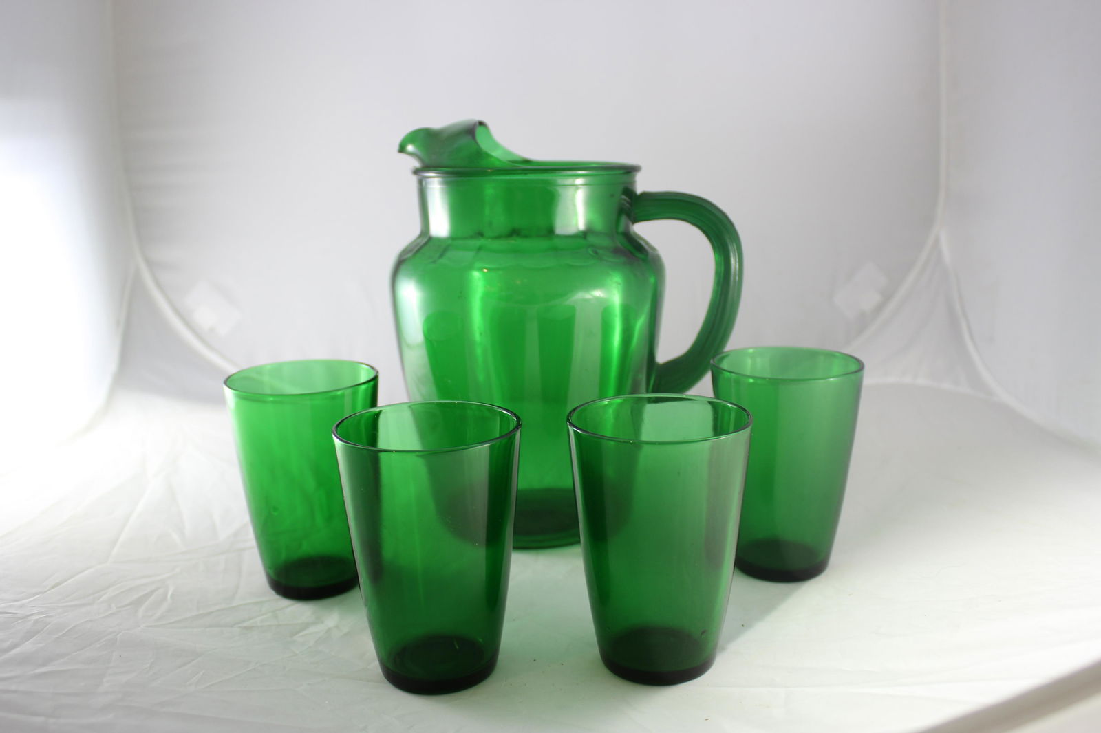 Anchor Hocking Large water pitcher w/ 4 cups (1 of 3)