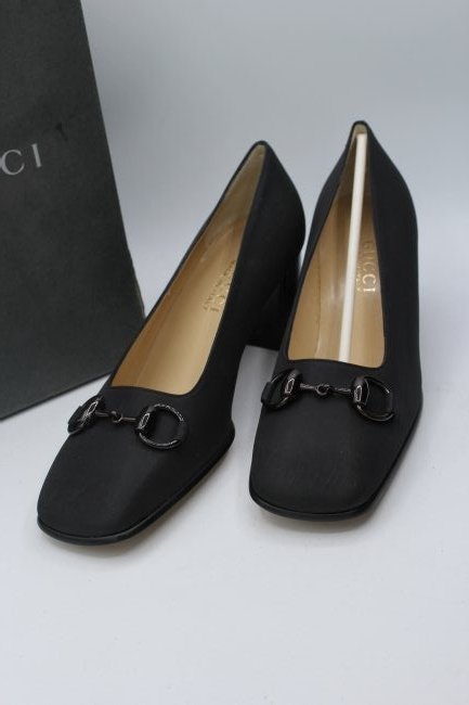 Gucci High Heels: Black high heels with black buckle- size 37 C- made in italy