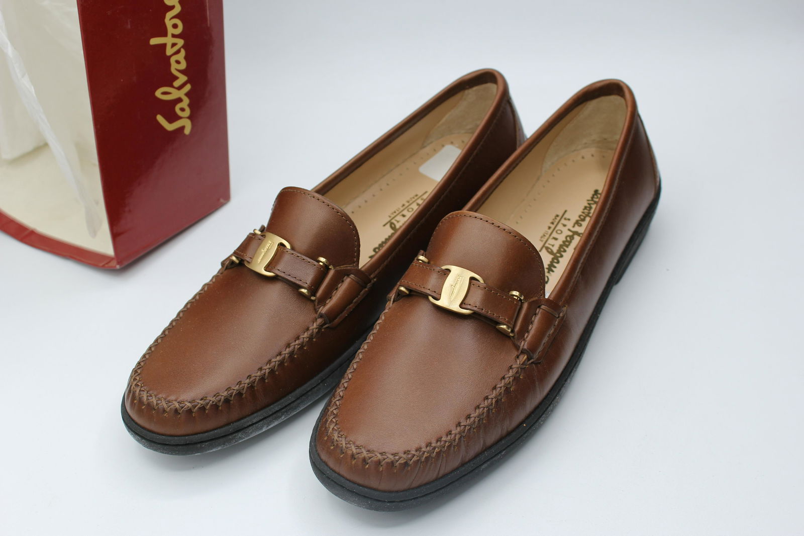 Vintage Salvatore Ferragamo Sigaro Calf: Stunning brown leather with gold accents - size 9.5B - Made in Italy.
